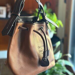 Classic Dooney & Bourke Handbag-pristine condition